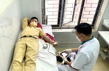 Chiến sĩ Công an huyện Hương Sơn kịp thời hiến máu giúp bệnh nhân qua cơn nguy kịch